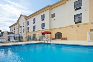 holiday inn express stuart by ihg