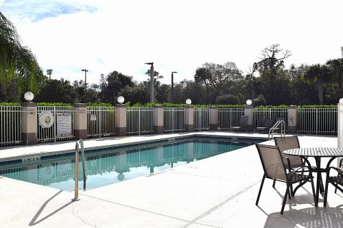 holiday inn express stuart by ihg