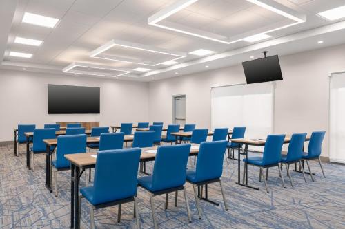 holiday inn express and suites dfw airport southwest euless