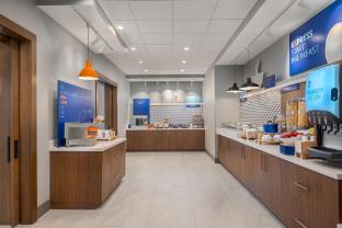 holiday inn express and suites dfw airport southwest euless