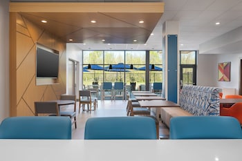 holiday inn express and suites dfw airport southwest euless