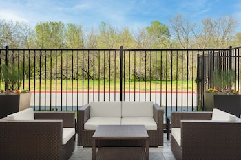 holiday inn express and suites dfw airport southwest euless