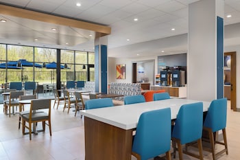 holiday inn express and suites dfw airport southwest euless