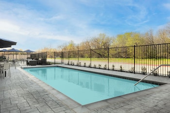 holiday inn express and suites dfw airport southwest euless