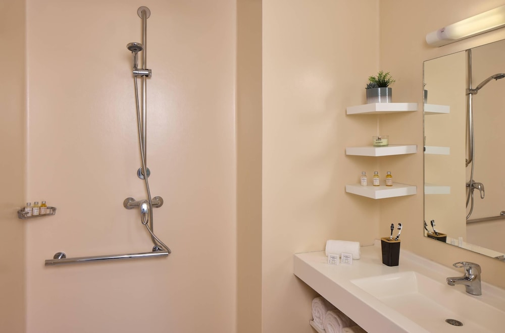 quality suites valenciennes
