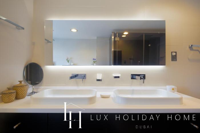 lux the shoreline sea view suite