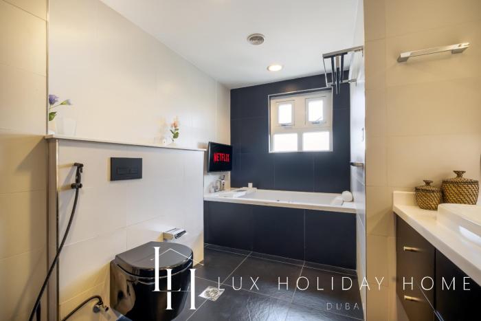 lux the shoreline sea view suite