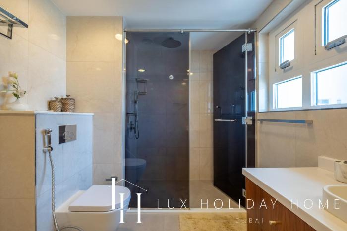 lux the shoreline sea view suite