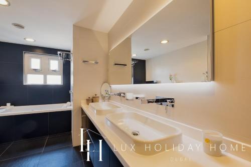 lux the shoreline sea view suite