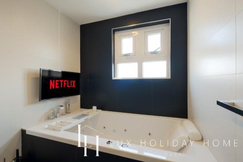 lux the shoreline sea view suite