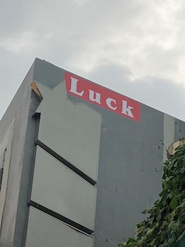 luck hotel huai khwang mrt ratchada
