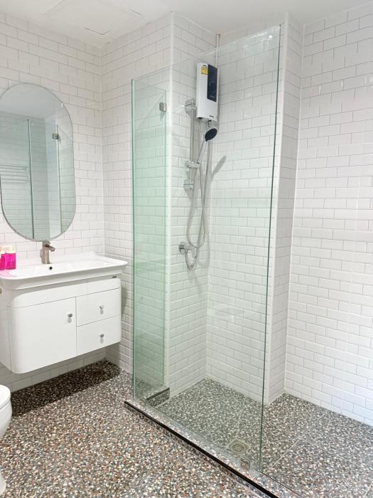 luck hotel huai khwang mrt ratchada