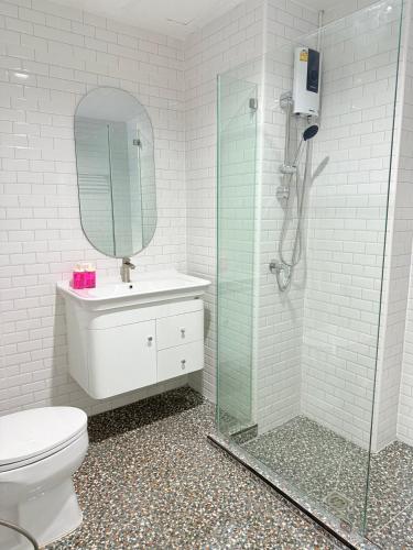 luck hotel huai khwang mrt ratchada