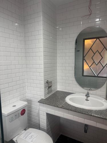 luck hotel huai khwang mrt ratchada