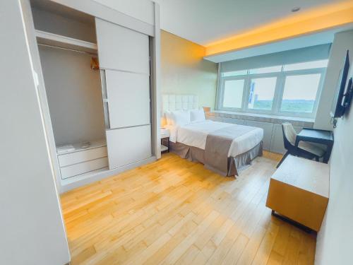 uh flat hotels and resorts