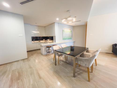 uh flat hotels and resorts
