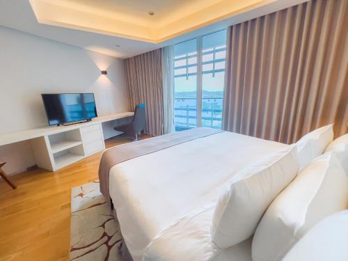 uh flat hotels and resorts