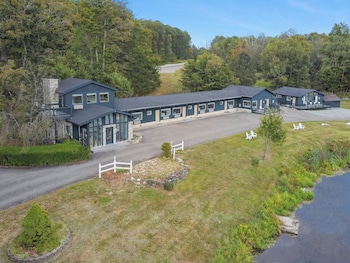 Lakelyn Lodge,159 Purdytown Turnpike,2 star
