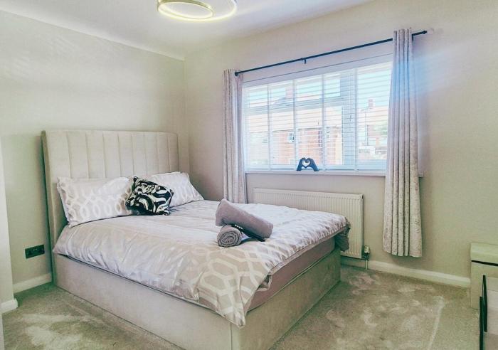 cosy 2br house on quiet street