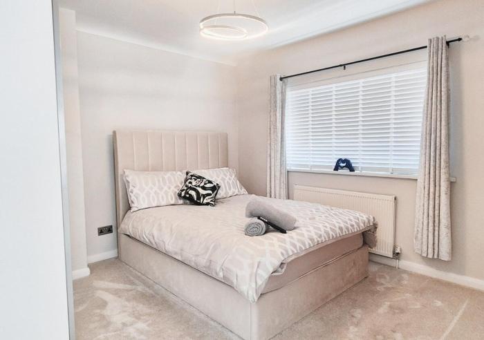 cosy 2br house on quiet street