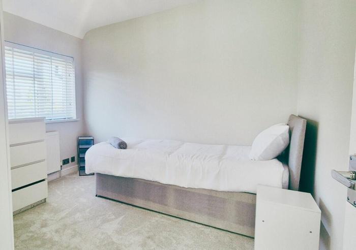 cosy 2br house on quiet street