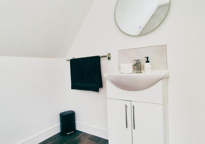 cosy 2br house on quiet street