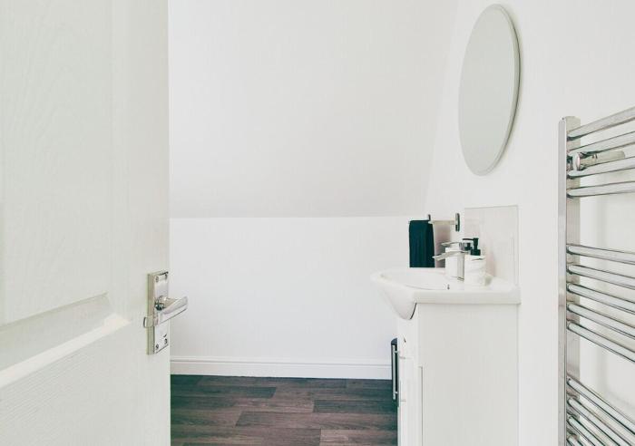 cosy 2br house on quiet street