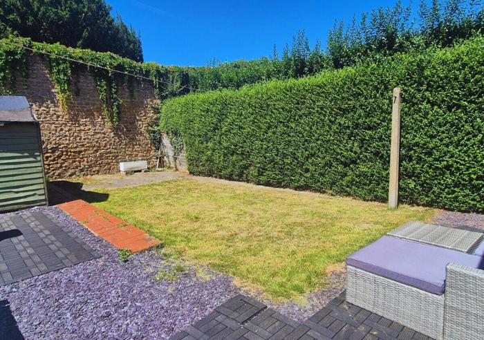 cosy 2br house on quiet street