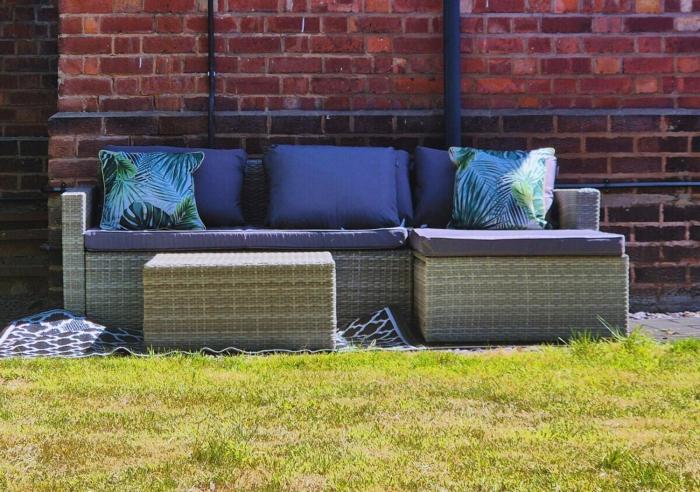 cosy 2br house on quiet street