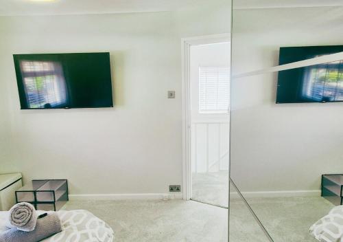 cosy 2br house on quiet street