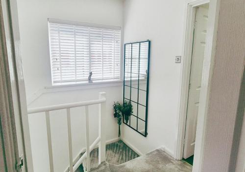 cosy 2br house on quiet street