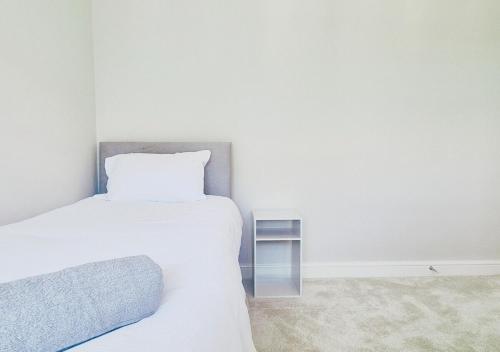 cosy 2br house on quiet street