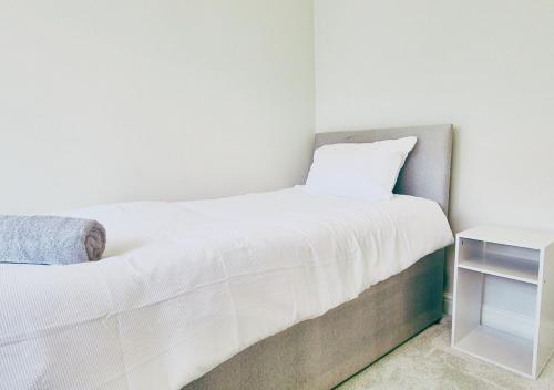 cosy 2br house on quiet street