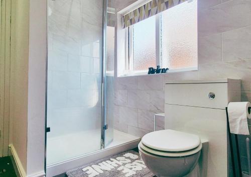 cosy 2br house on quiet street