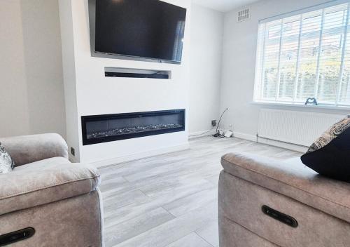 Cosy 2Br House On Quiet Street,,2 star