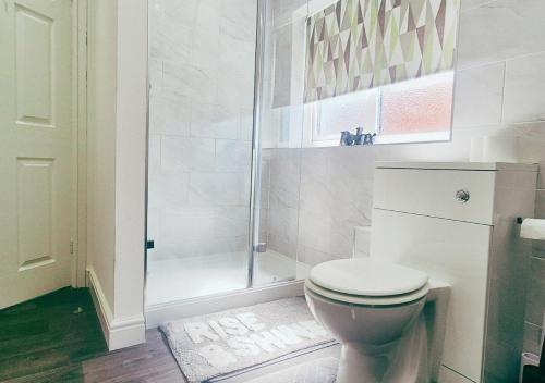 cosy 2br house on quiet street