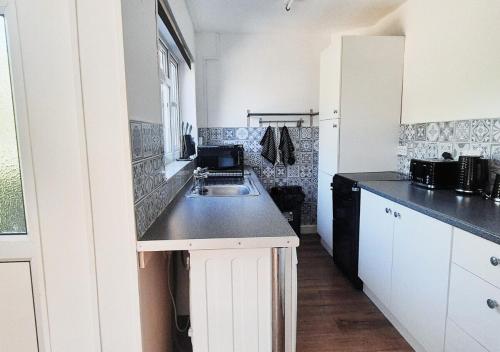 cosy 2br house on quiet street