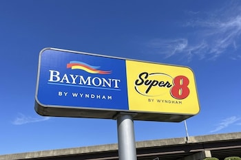super 8 by wyndham nacogdoches near university