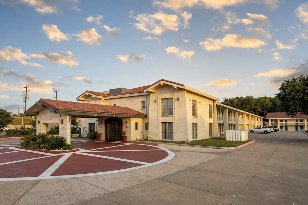 super 8 by wyndham nacogdoches near university