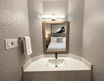 super 8 by wyndham nacogdoches near university