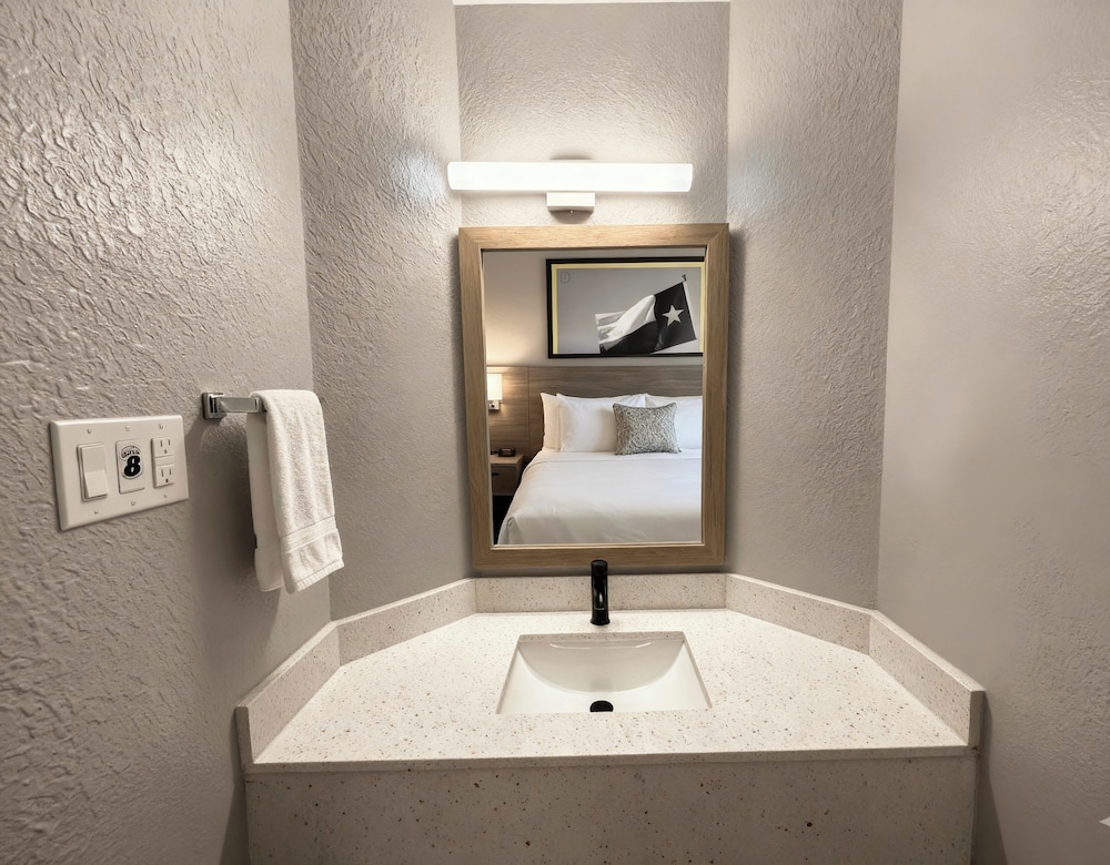 super 8 by wyndham nacogdoches near university