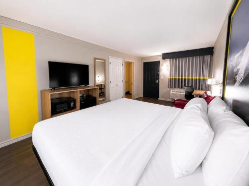 super 8 by wyndham nacogdoches near university