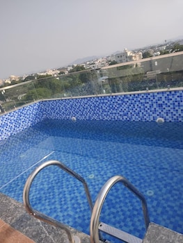 Hotel Lake Heart,,3 star