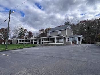 Chaplin Inn & Suites,,2 star