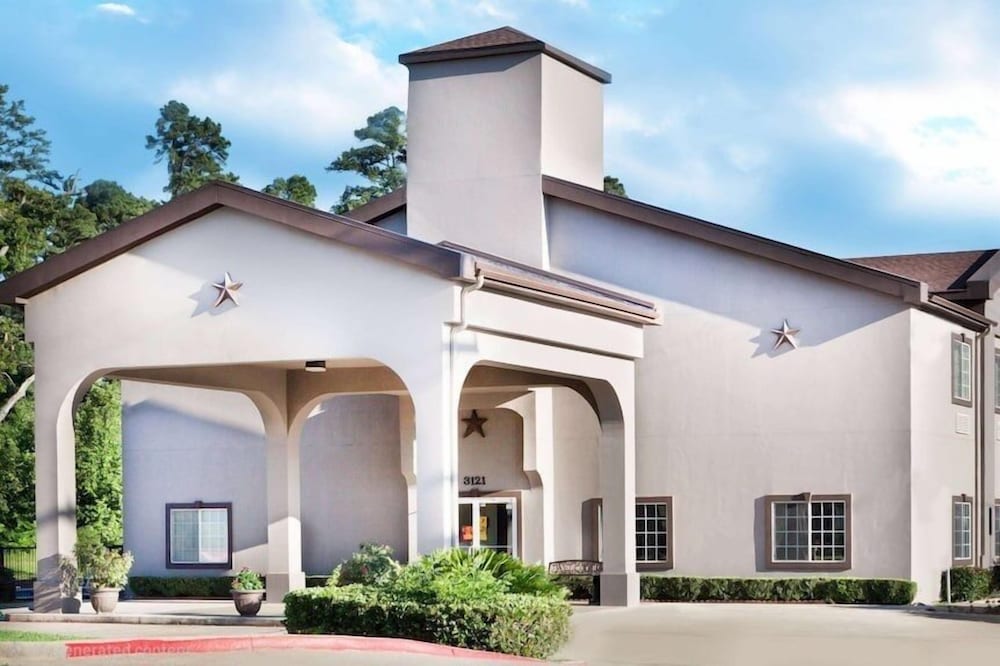 hotel piney woods