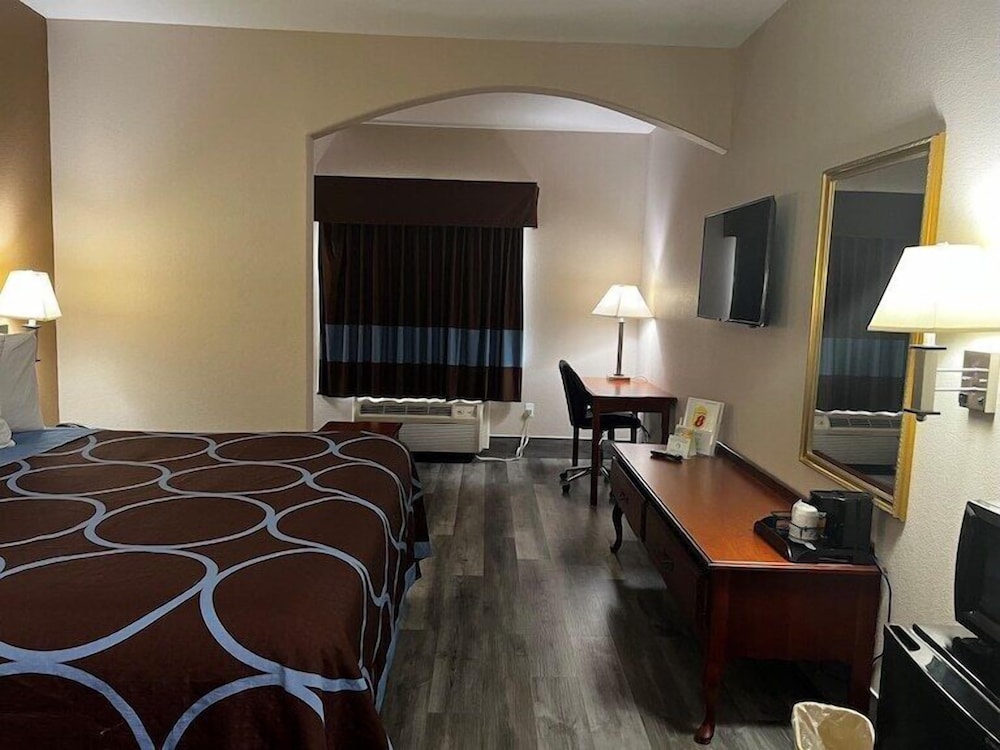 hotel piney woods