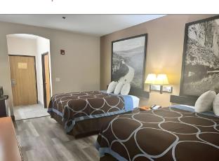 hotel piney woods