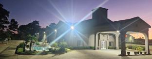 hotel piney woods