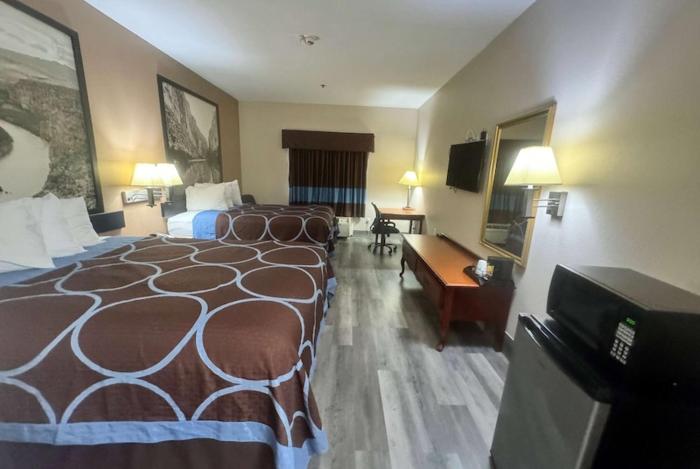 hotel piney woods