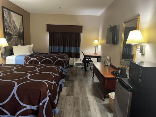hotel piney woods